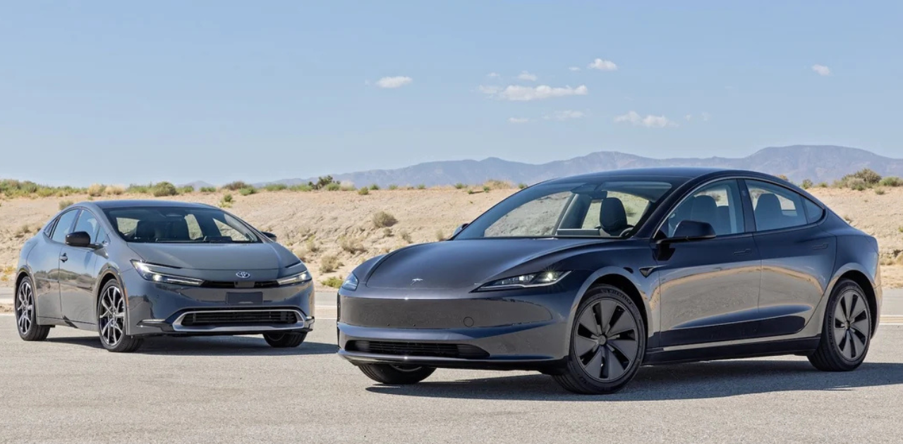 comparison between EV vs Hybrid, EV vs Hybrid pros and cons, Electric car vs hybrid car comparison, EV vs Hybrid cost and performance, Best choice between EV and Hybrid, 